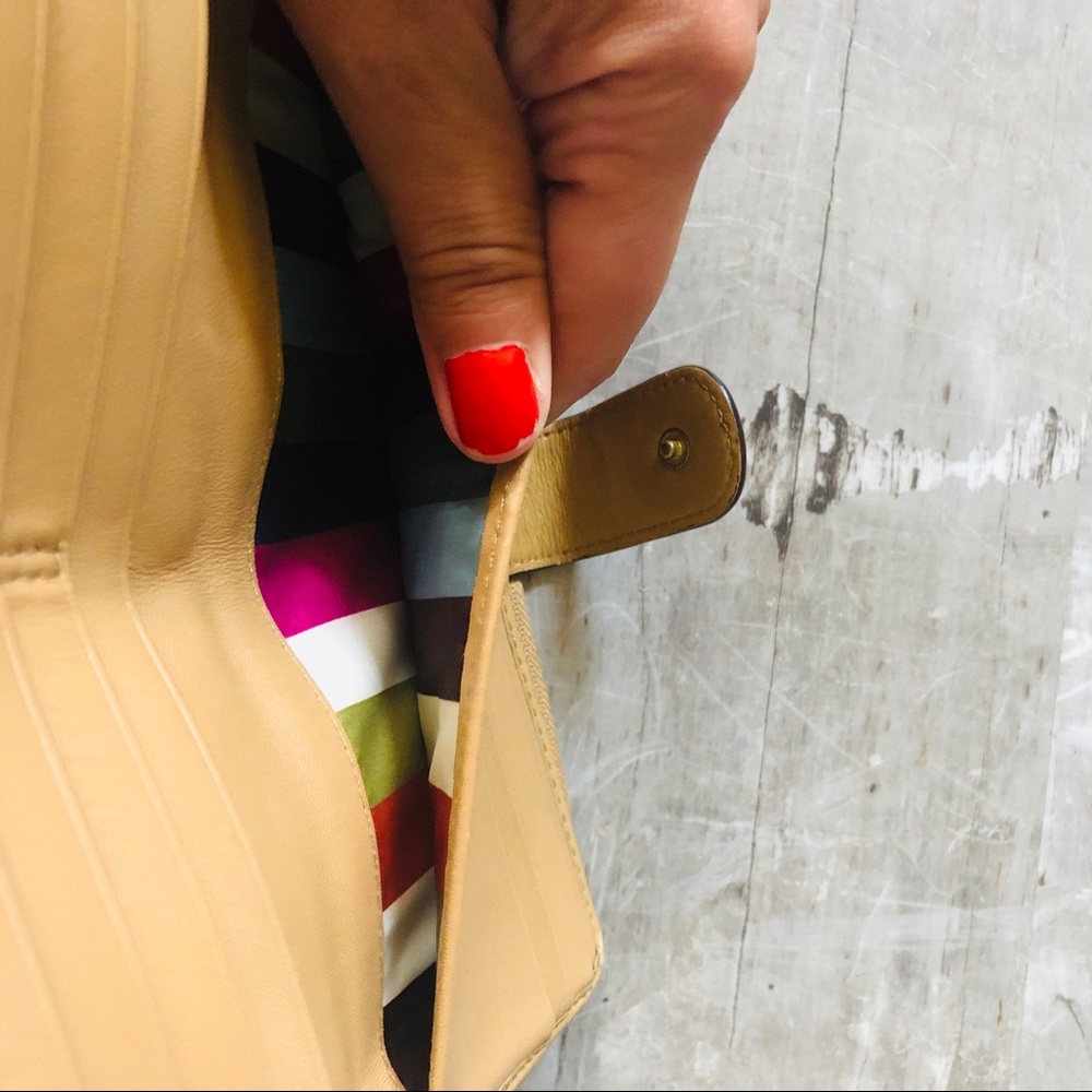 Coach Signature Wallet - Picture 6 of 9